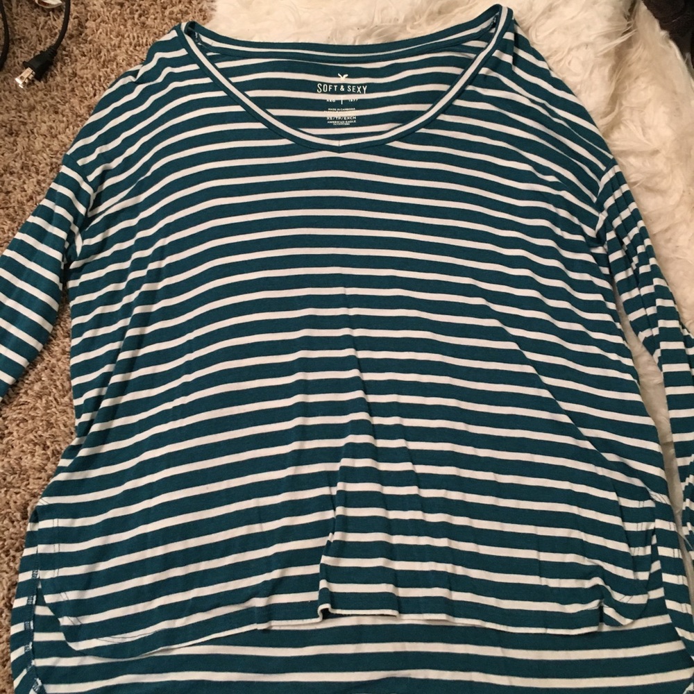 AE long sleeve sz xs